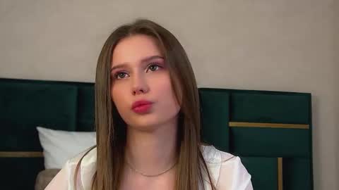 Snapshot of dianabecker chatting on October 17, 6:27 am Diana online show from October 17, 6:27 am