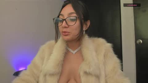 dianadirty1 online show from November 19, 4:40 pm