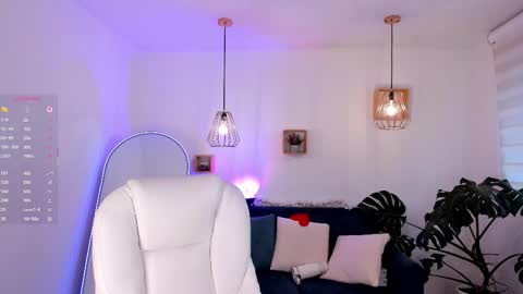   online show from March 24, 12:43 pm