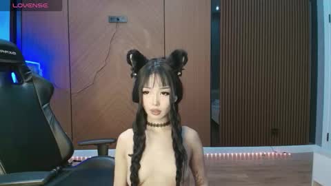 Reina online show from March 5, 1:29 pm