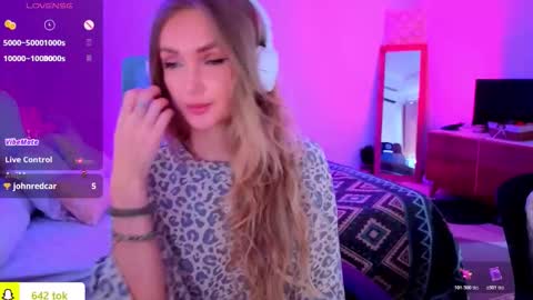 Snapshot of disney__princess chatting on October 23, 3:23 am JASMINE online show from October 23, 3:23 am