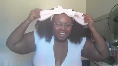 divinenicole22 online show from November 17, 6:08 pm