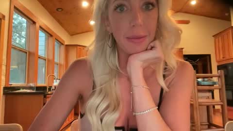 dixieinthewilde online show from September 21, 1:15 am