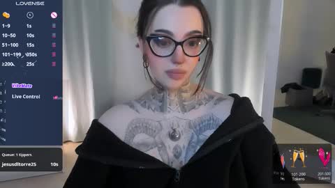 dixipixi_ online show from March 26, 5:42 am