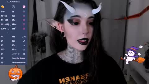 dixipixi_ online show from October 26, 6:20 am