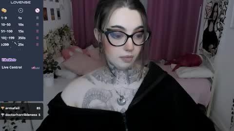 dixipixi_ online show from April 4, 6:56 am