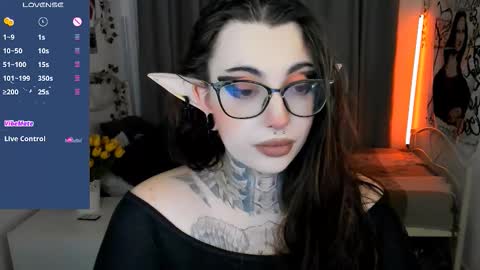 dixipixi_ online show from October 2, 5:56 am