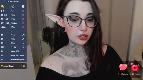 dixipixi_ online show from September 13, 7:38 am