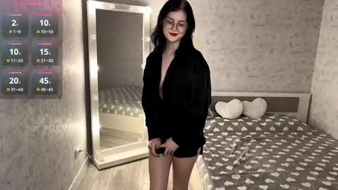 Annie PVT IS OPEN online show from May 30, 2:31 am