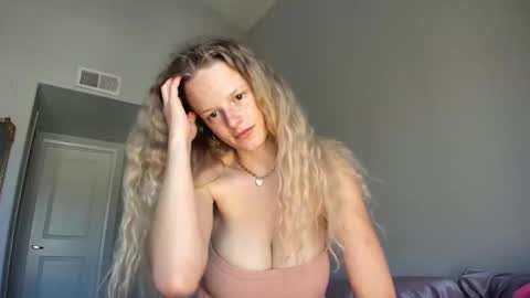 doeeyedpeach online show from May 8, 10:22 pm