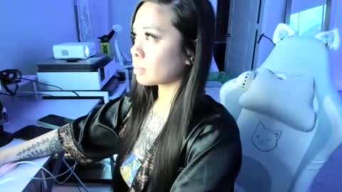 DOLLLFACE online show from April 3, 4:43 am