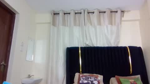 Snapshot of dolly_dally1 chatting on October 2, 3:33 am Dolly online show from October 2, 3:33 am