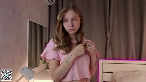 Emilia online show from September 18, 6:28 pm