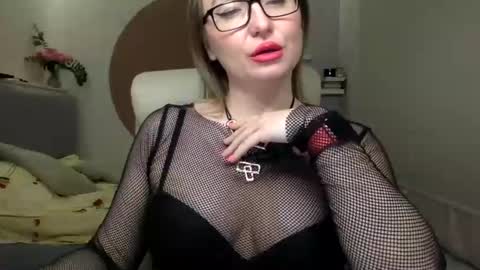 Snapshot of dom_mummy chatting on March 1, 6:32 pm DOM MUMMY online show from March 1, 6:32 pm
