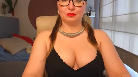 DOM MUMMY online show from June 2, 1:01 pm