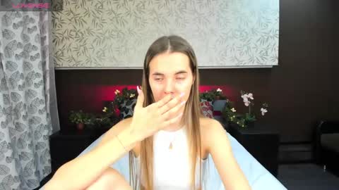 Donna On GMT2 Mon-Fri 3-9 AM online show from December 20, 10:32 pm