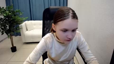Sia online show from May 24, 6:23 am