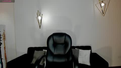  Donna Stonne  online show from January 8, 7:13 pm