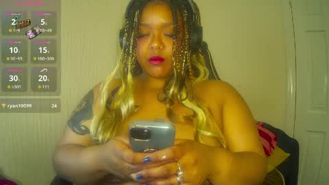 DeeDee online show from May 30, 8:27 pm