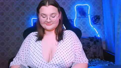 dreamforyoue2 online show from February 22, 7:15 pm