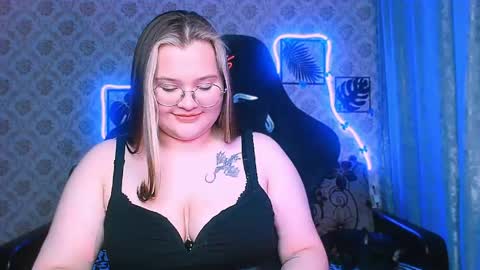 dreamforyoue2 online show from April 17, 10:34 pm