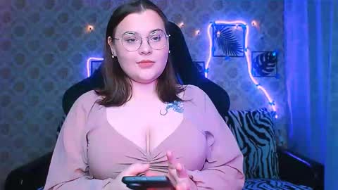 dreamforyoue2 online show from December 19, 7:28 pm