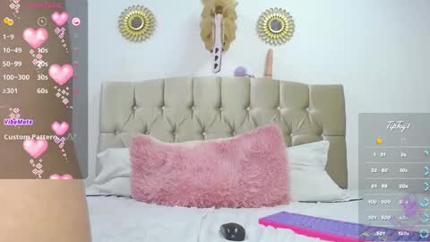 Snapshot of dreams_sophi chatting on January 19, 12:38 am Sophia online show from January 19, 12:38 am