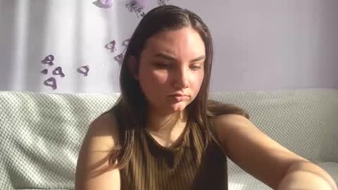 Snapshot of dreamyblushfairy chatting on March 4, 7:19 am Mila online show from March 4, 7:19 am