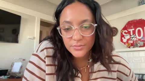 RIRI OR DREAMY online show from March 9, 6:00 pm