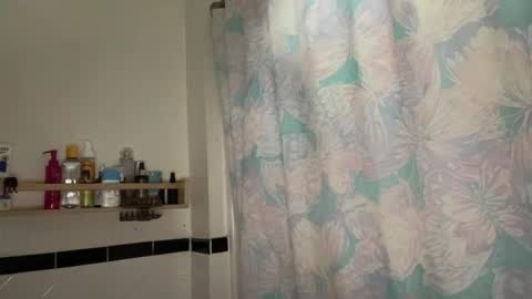 RIRI OR DREAMY online show from September 30, 4:23 pm