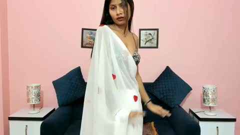 Snapshot of dumble_doree chatting on February 23, 10:21 am dumble_doree online show from February 23, 10:21 am