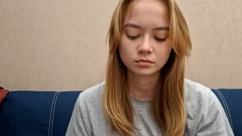 Snapshot of dustidickirson chatting on September 17, 4:16 pm Alisa online show from September 17, 4:16 pm