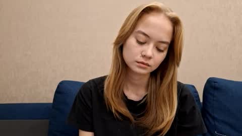 Snapshot of dustidickirson chatting on September 25, 4:17 pm Alisa online show from September 25, 4:17 pm