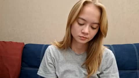 Snapshot of dustidickirson chatting on September 15, 3:09 pm Alisa online show from September 15, 3:09 pm