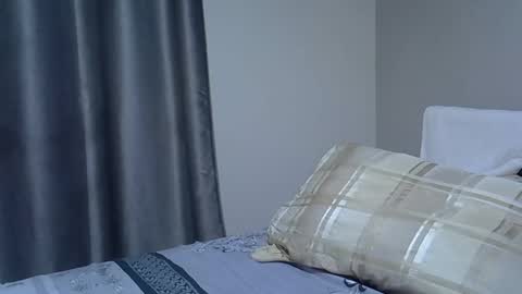 east_queen online show from December 1, 6:54 pm