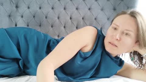 Nadia Ferreira  online show from April 2, 11:08 am