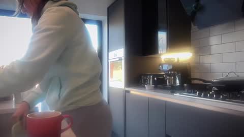 Nadia Ferreira  online show from February 4, 1:58 pm