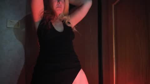 Snapshot of eatthebooty420 chatting on September 26, 2:42 am hi.. im baybee more spicyness --- online show from September 26, 2:42 am