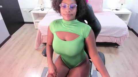 Snapshot of ebony_fantasy2 chatting on September 18, 12:15 pm ebony_fantasy2 online show from September 18, 12:15 pm