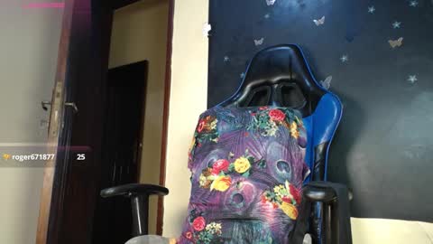 EBONY PETITE online show from November 29, 5:44 am