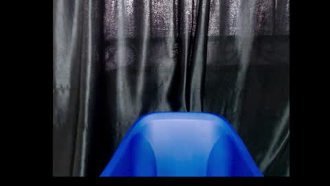 Queen online show from December 3, 8:28 am