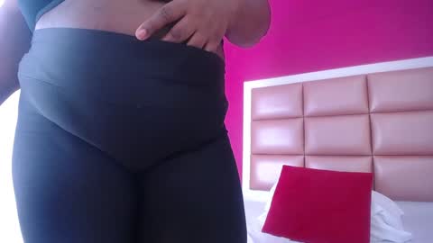 Snapshot of ebony_sugar_mommy chatting on January 22, 8:28 pm MILENA online show from January 22, 8:28 pm