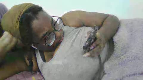 ebonybigtitqueen0 online show from September 16, 5:26 am