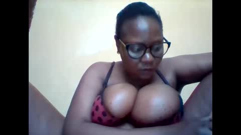 Snapshot of ebonybussy chatting on September 23, 10:35 am MAMITO online show from September 23, 10:35 am