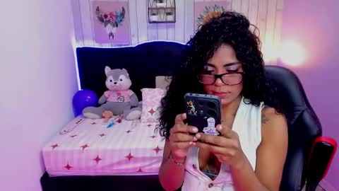 Snapshot of edelaine_rogers chatting on September 19, 6:01 am ede online show from September 19, 6:01 am