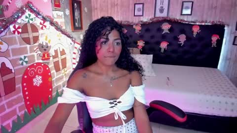 Snapshot of edelaine_rogers chatting on December 17, 7:15 pm ede online show from December 17, 7:15 pm