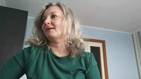 edithmanning online show from April 25, 6:49 am