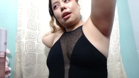 eimy_saenzz online show from May 5, 11:08 pm