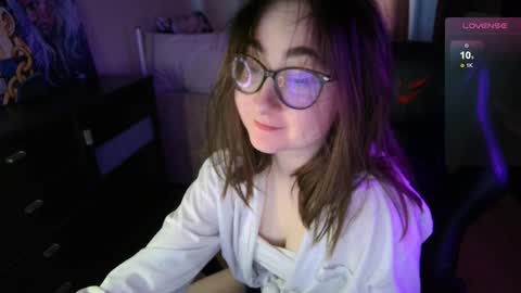 Snapshot of el_sweety chatting on January 2, 11:31 am If you like it when I meow give me a thumbs up online show from January 2, 11:31 am
