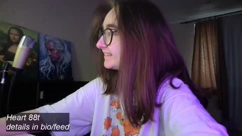 Snapshot of el_sweety chatting on February 9, 3:01 pm If you like it when I meow give me a thumbs up online show from February 9, 3:01 pm